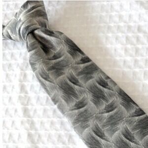 DAKS London Silk Necktie Abstract Pattern Gray Business Career Elegant 3.25"X59"